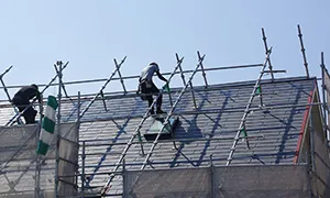 ①足場設置の様子