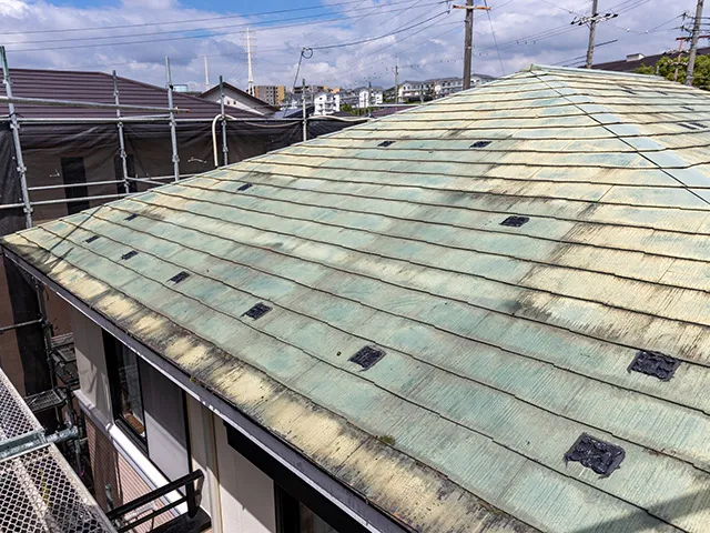 屋根の色あせ・変色の症状