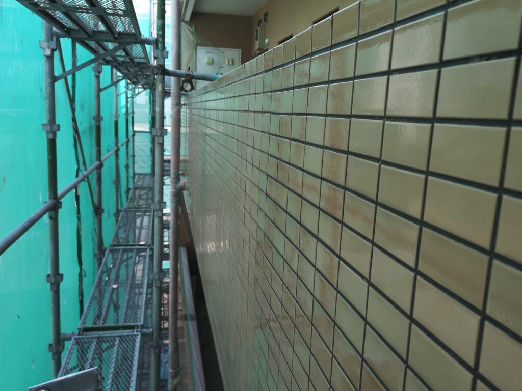 クリア塗装とは？外壁デザインを活かす透明な保護膜