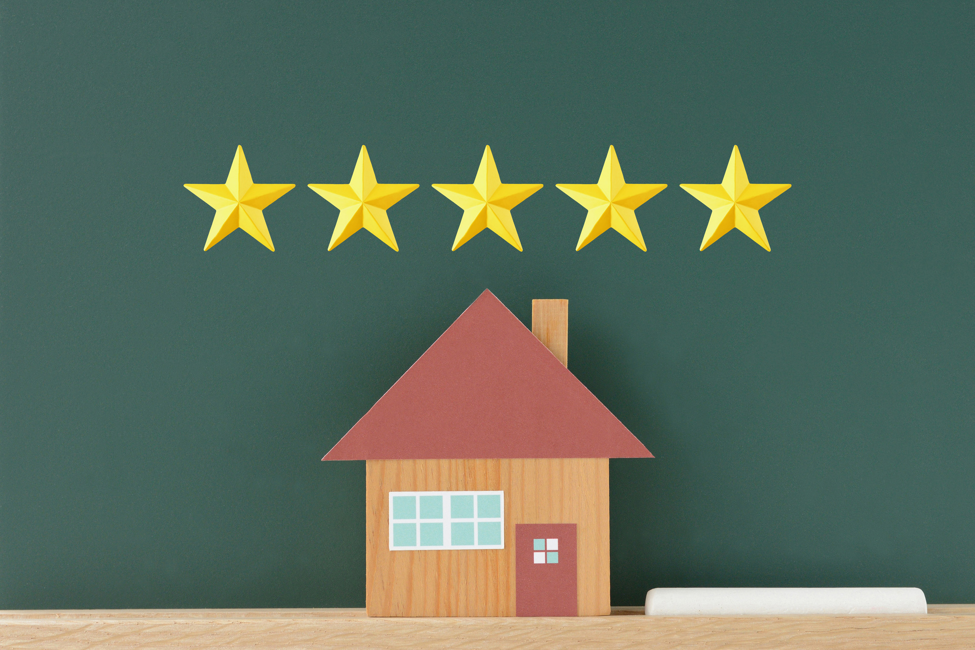 外壁塗装中、家にいる必要がない5つの理由